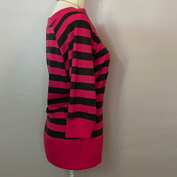 Tops/T-Shirts/Tanks👚 - 2 for $15 or 3 for $20 (Mix & Match) - Picture 3 of 5